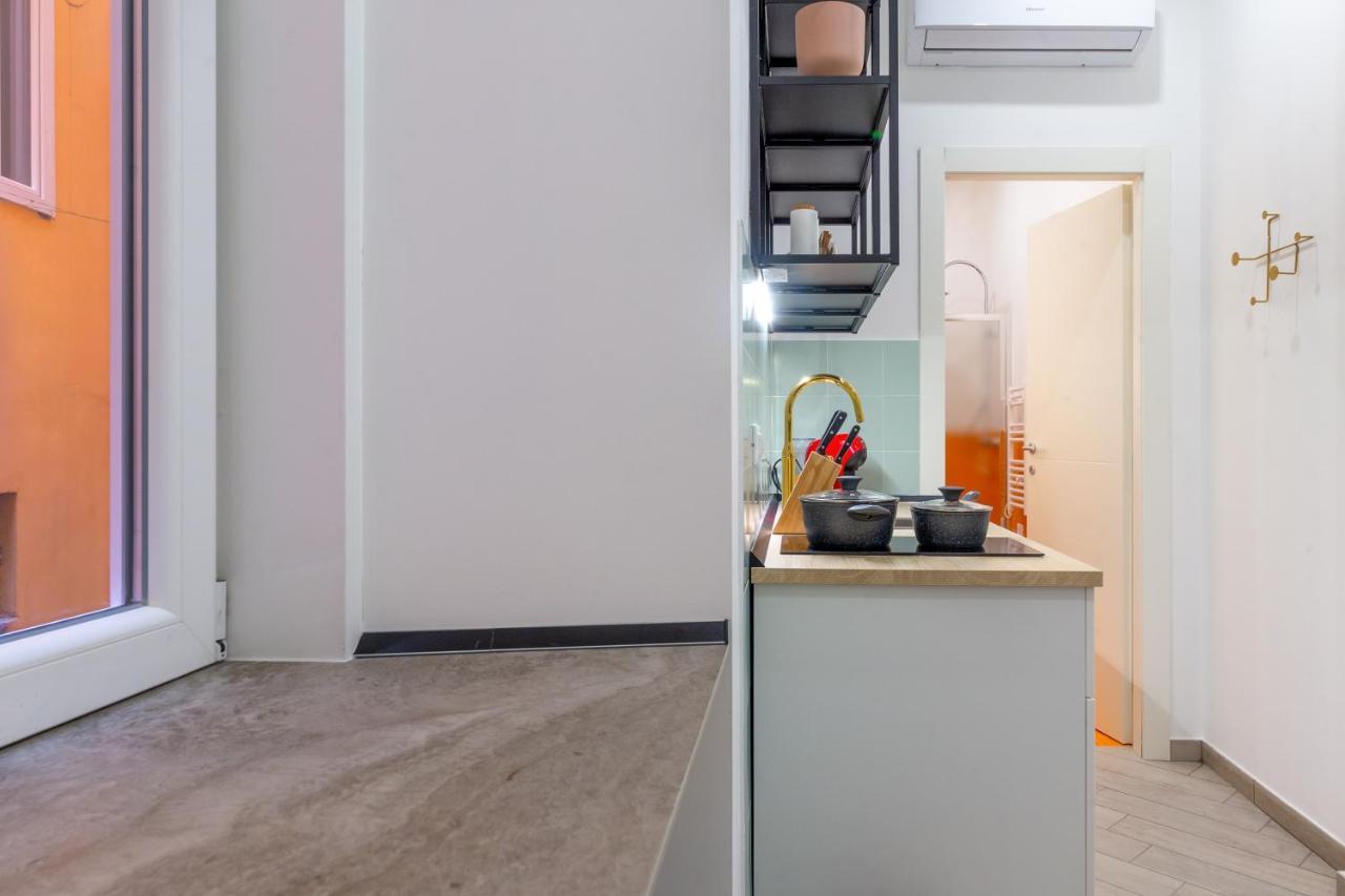 Lovely And Tiny Pied-A-Terre In The City Center 的里雅斯特 外观 照片